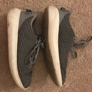 Under armor grey tennis shoes